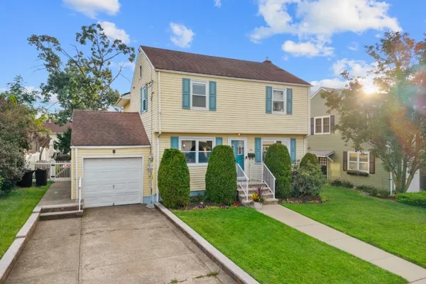 29 LARKSPUR LN