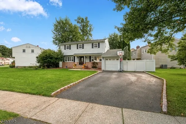 42 CIRCLE DR