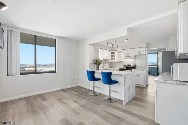 1633 HARMON CV