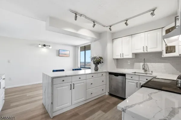 1633 HARMON CV