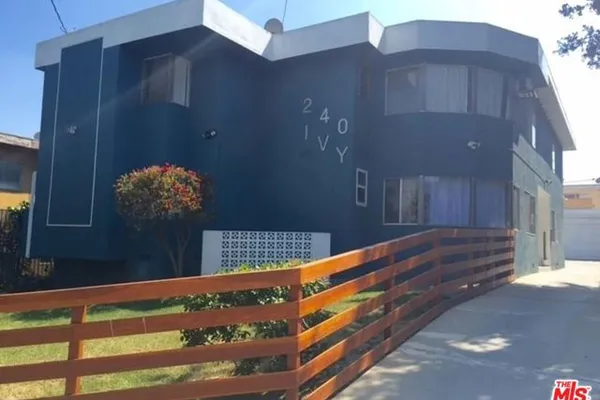 240 E IVY AVE