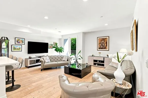 4240 LAUREL CANYON BLVD 305