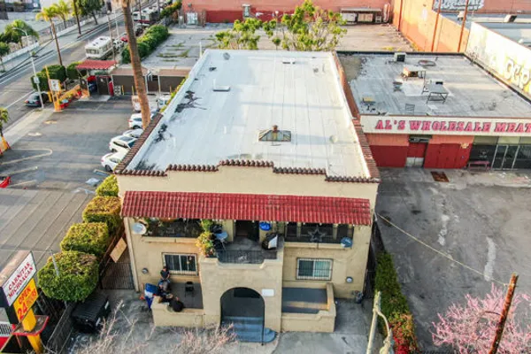 1909 N BROADWAY