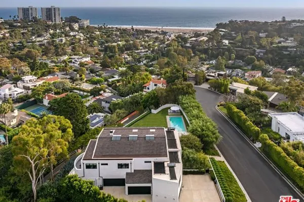 400 AMALFI DR