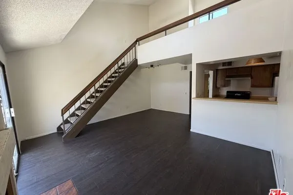 8221 LANGDON AVE 204