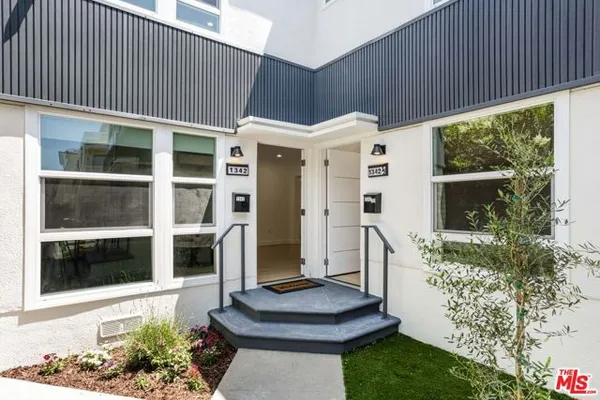 1342 S OGDEN DR