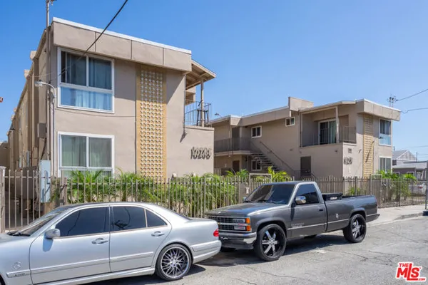 10206 S INGLEWOOD AVE