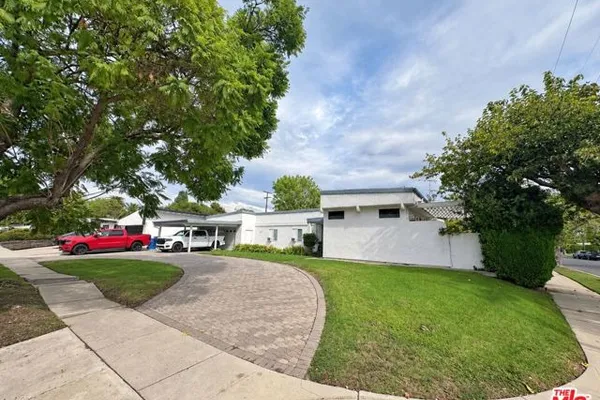 10400 CANBY AVE