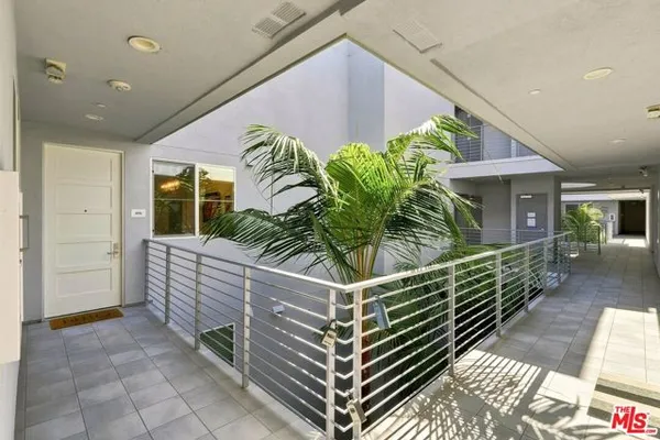 4240 LAUREL CANYON BLVD 305