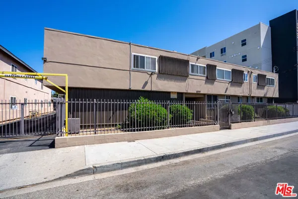 10130 S INGLEWOOD AVE