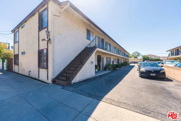 1554 W CARSON ST