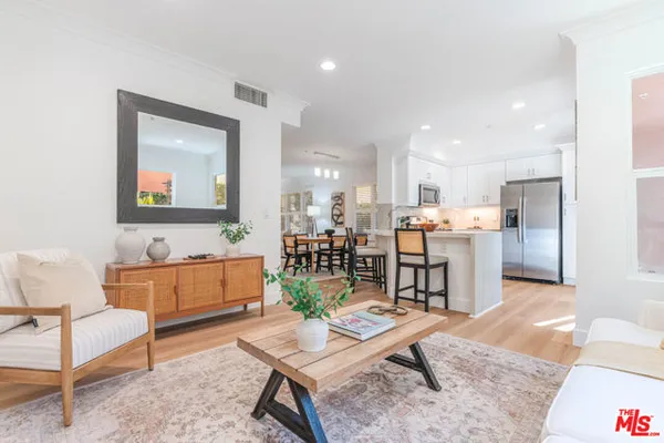 6020 SEABLUFF DR 114
