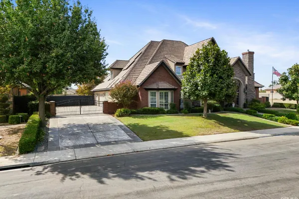 7233 FOUNTAIN VALLEY DR