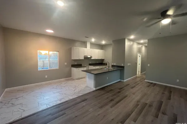 200 E 2ND ST