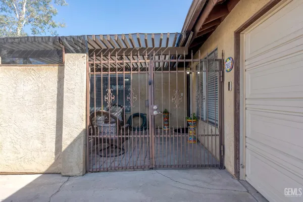 5808 CEDAR GLEN LN