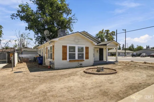 2 OLEANDER AVE