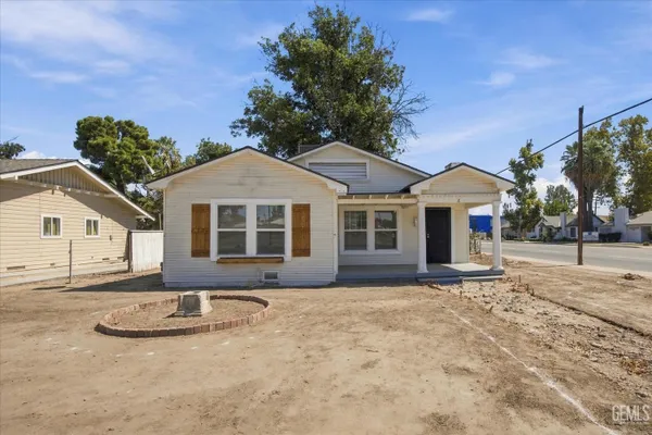 2 OLEANDER AVE