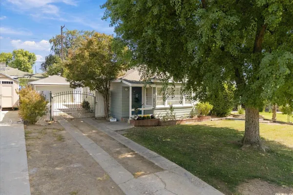 2419 LOMA LINDA DR