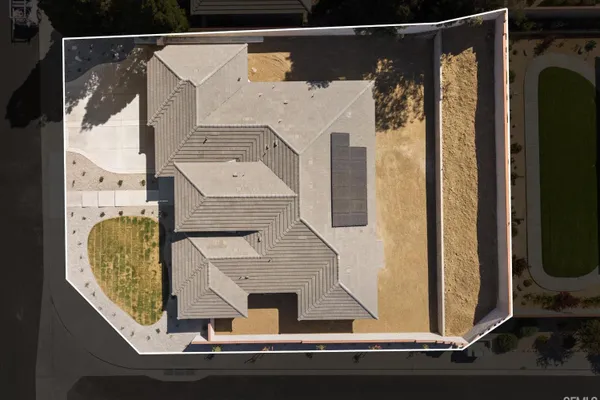 402 MESQUITE DR