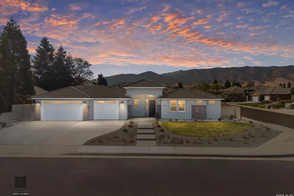 402 MESQUITE DR