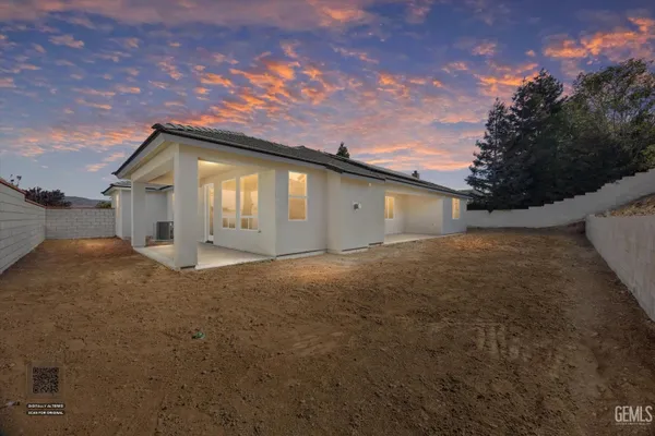 402 MESQUITE DR