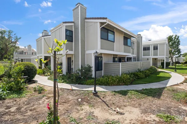 27120 CROSSGLADE AVE 1