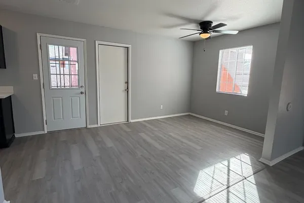 1860 PEPPER TREE CLOSE