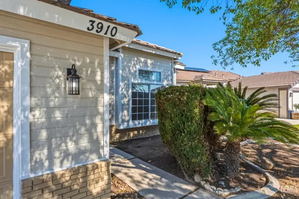 3910 OCEAN BREEZE AVE