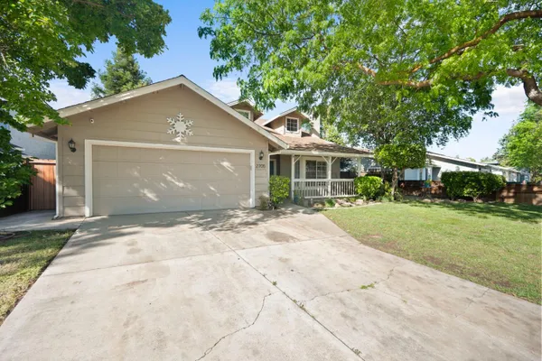 2705 LAHONTAN DR