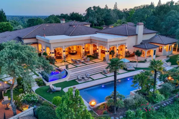 5687 RIDGE PARK DR