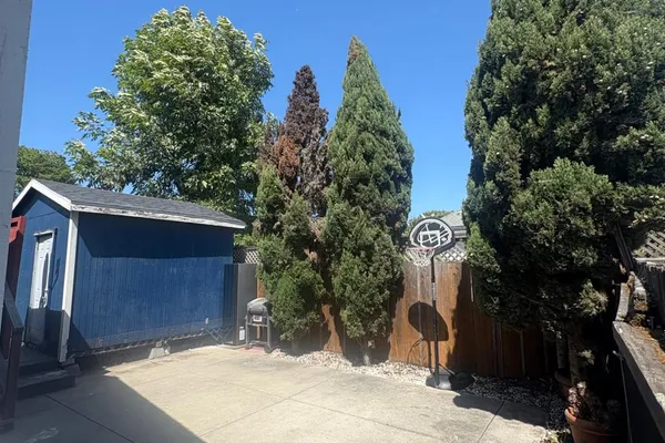 248 S 6TH ST