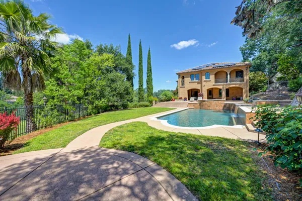 2020 SHADY TRAIL LN