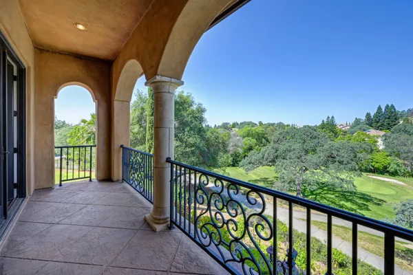 2020 SHADY TRAIL LN