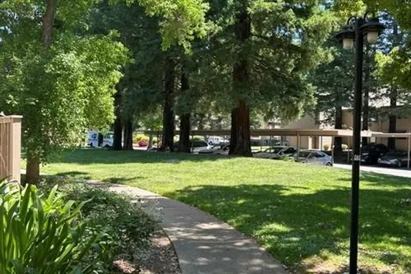 3715 TALLYHO DR 32