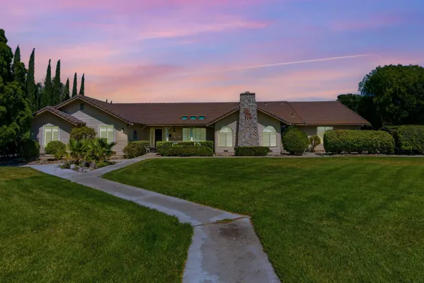 23472 LOS RANCHOS DR