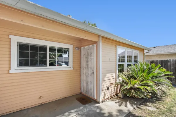 252 CARLSBAD PL
