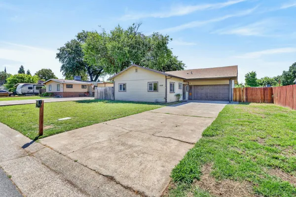 4828 BOYD DR