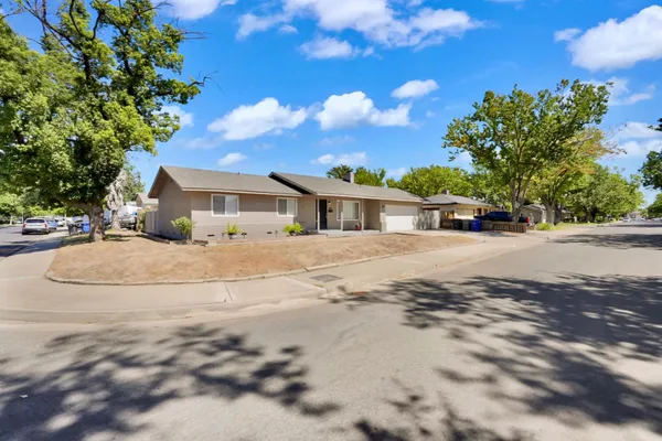 3104 PEMBROKE DR