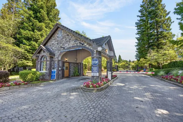 5021 WAVERLY CT