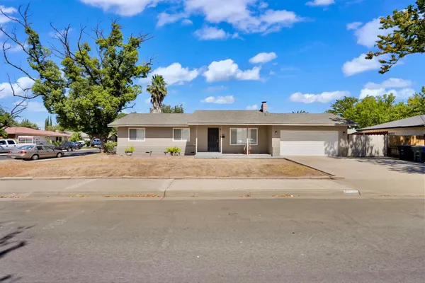 3104 PEMBROKE DR