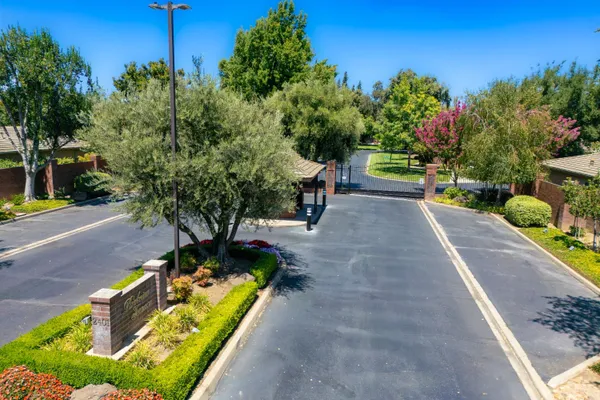 2561 CENTRAL PARK DR