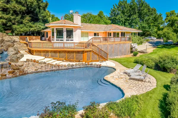 8918 OAK VIEW DR