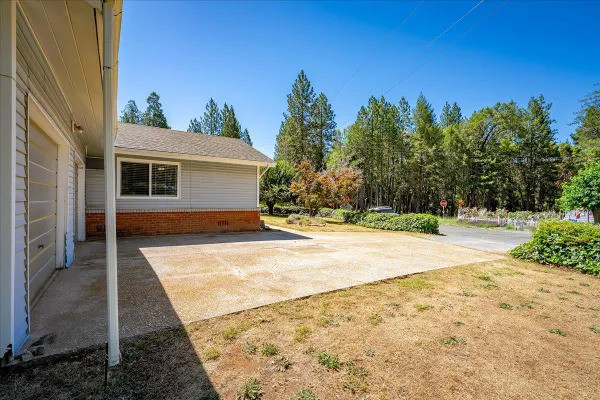 5991 POND DR