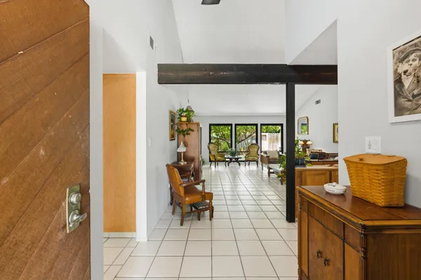 2023 VENETIAN DR