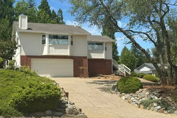 2720 SANDHURST DR