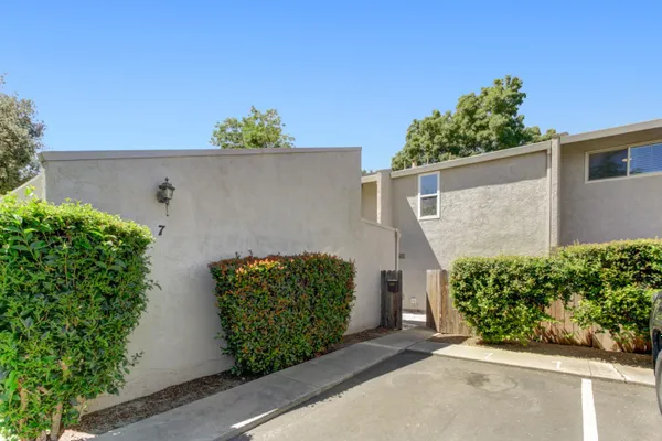3215 BERMUDA AVE 7