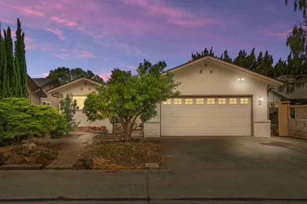 1005 DOVER DR