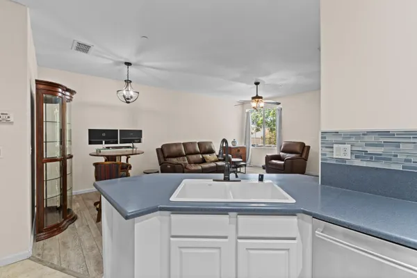 1902 ESPLANADE CIR