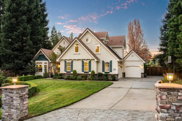 2393 HIGHLAND HILLS DR