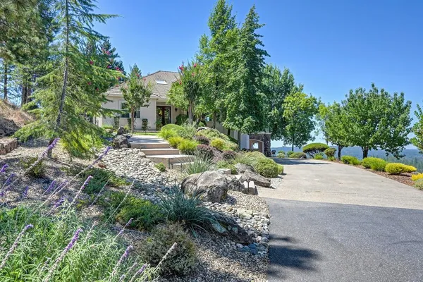 770 BRIDLE PATH RD